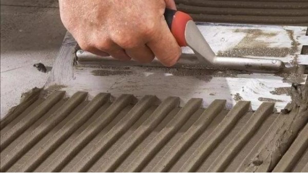 為什么瓷磚膠里不能加水泥？