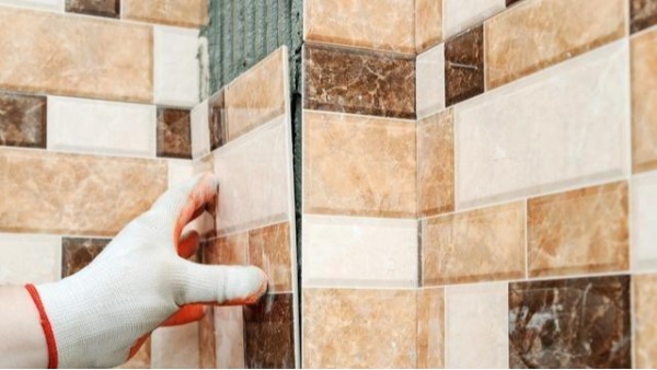 瓷磚膠施工后需要養(yǎng)護(hù)多久？昆明瓷磚膠廠家告訴您